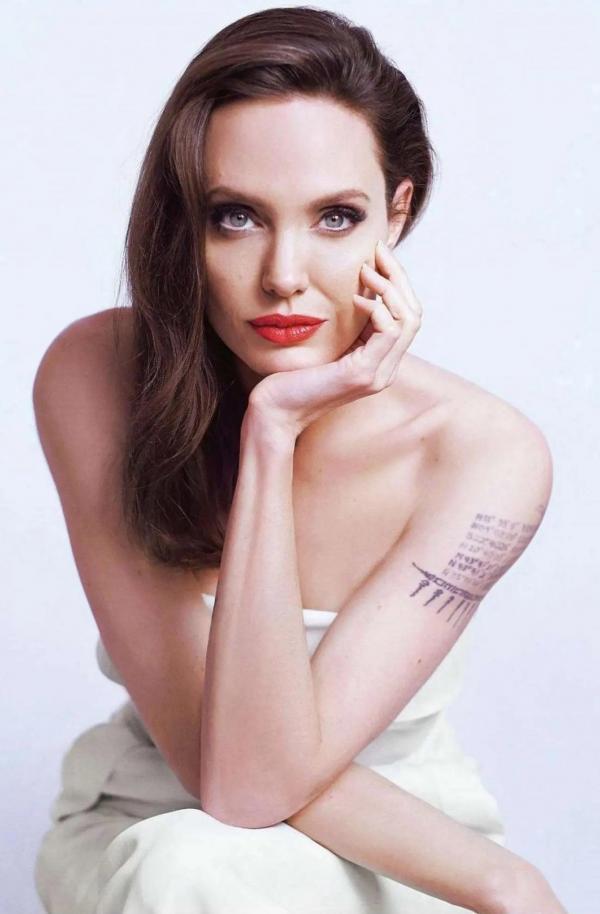Angelina Jolie Body Figure